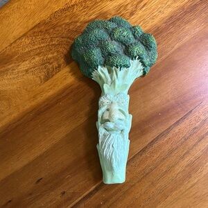 Vintage R Vandamme anthropomorphic folk art sculpture, Broccoli Man‎ wall 1995
